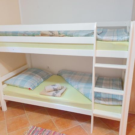 Studio Apartman Marti กอสเตรนา ภายนอก รูปภาพ