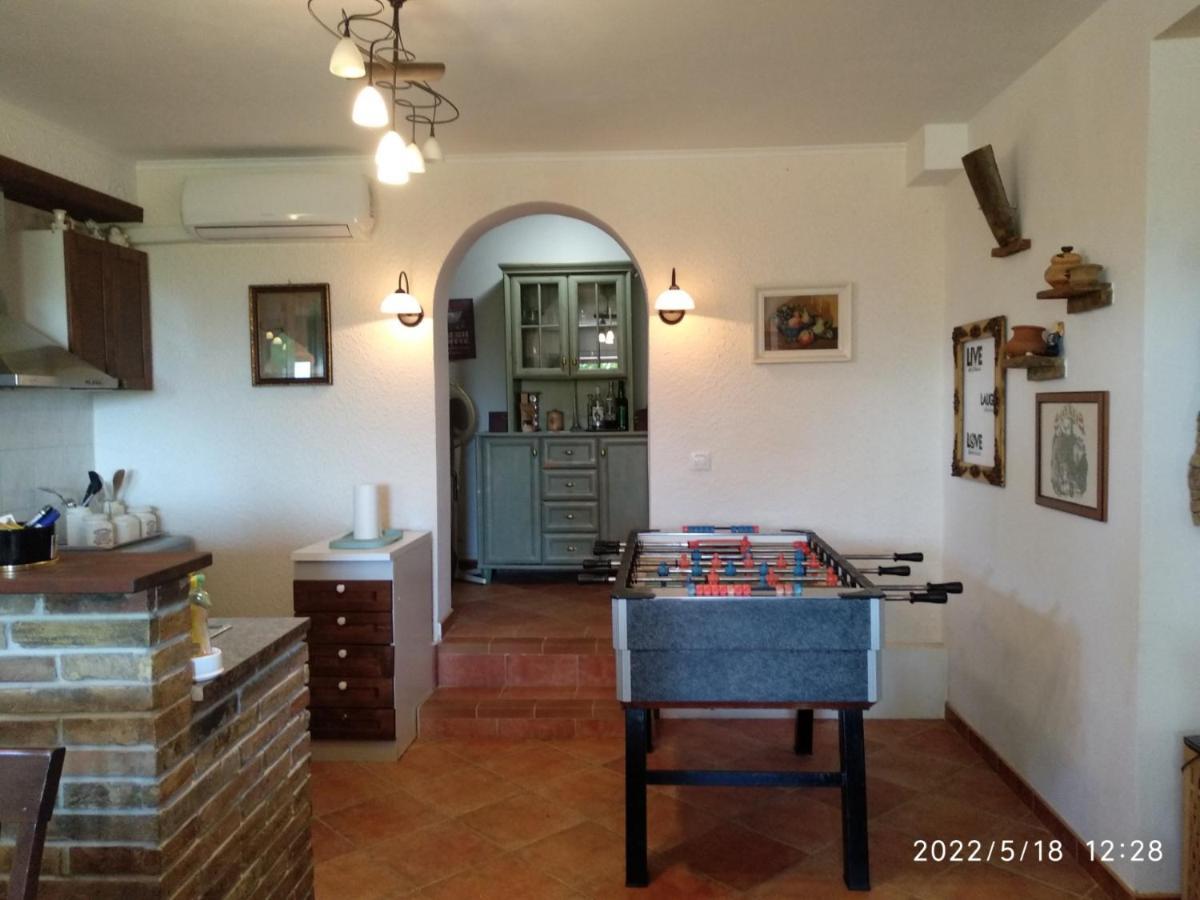 Studio Apartman Marti กอสเตรนา ภายนอก รูปภาพ