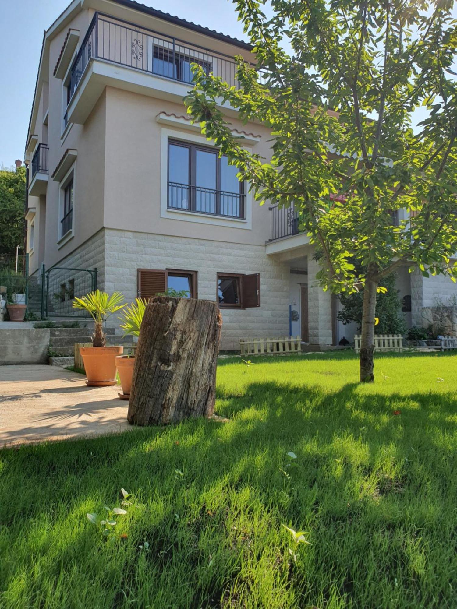 Studio Apartman Marti กอสเตรนา ภายนอก รูปภาพ